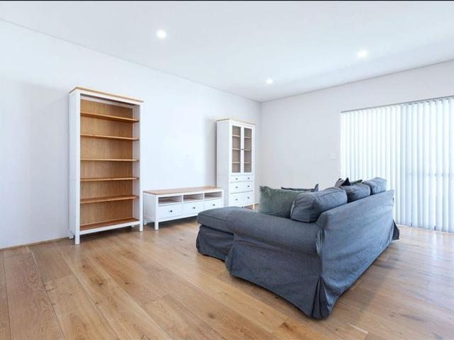 STUNNING UNIT WITH CITY VIEWS!