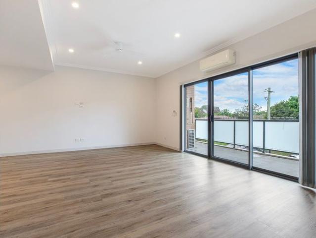 Stunning Unit with an Ideal Layout