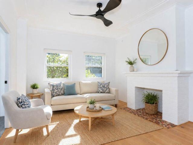 STUNNING UPPER DUPLEX STEPS TO THE BEACH!