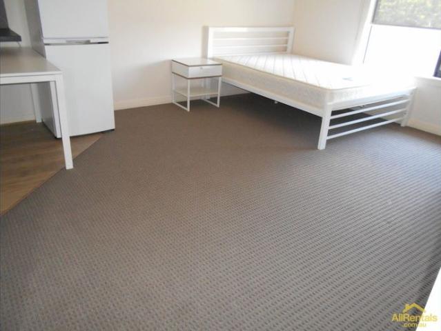 Stunning Upstairs Studio Style Room at 65 Moriah Street, Clayton