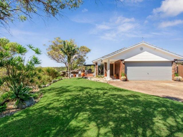 Stunning Valley Views and Impressive Family Living on 700 sqm
