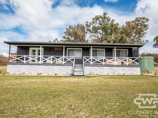 Stunning Valley Views & Renovated Country Home