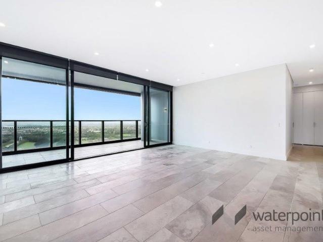 STUNNING VIEW & LAYOUT APARTMENT!