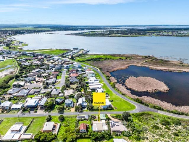 Stunning Views to River & Beyond