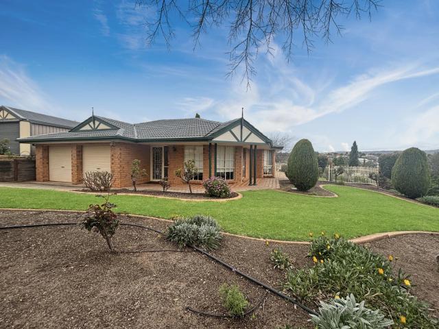 Stunning Views, Beautiful Gardens & Exceptional Entertaining