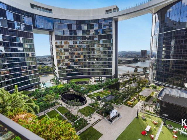 STUNNING VIEWS I QUEEN'S WHARF LUXURY LIVING I 1 BED + STUDY