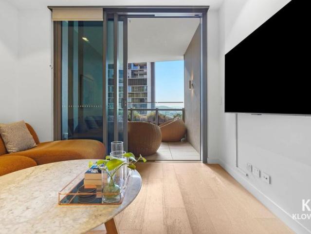 STUNNING VIEWS I QUEEN'S WHARF LUXURY LIVING I 1 BED + STUDY ✨