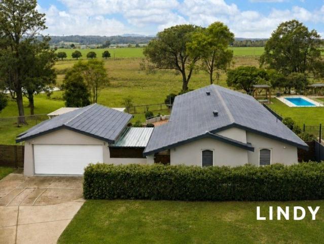 STUNNING VIEWS OVER THE VALLEY ON 1275SQM