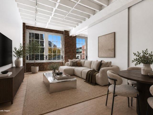 STUNNING WAREHOUSE CONVERSION GRIFFITHS TEAS