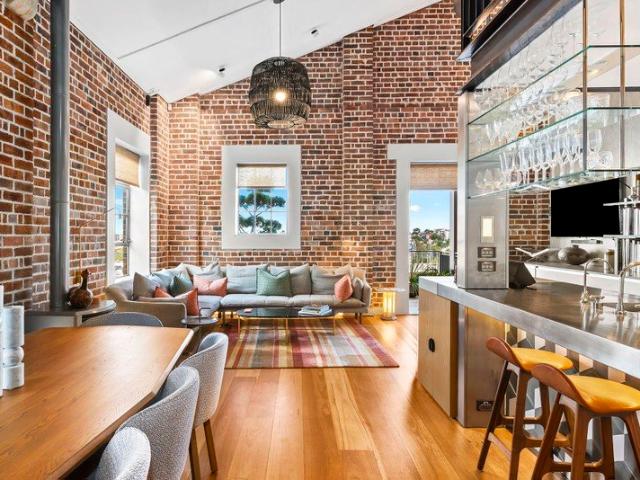 STUNNING WAREHOUSE CONVERSION RESIDENCE