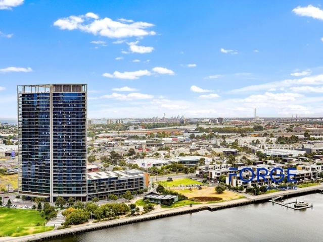 Stunning Water View Luxury in Prestigious Docklands | Month to Month Lease