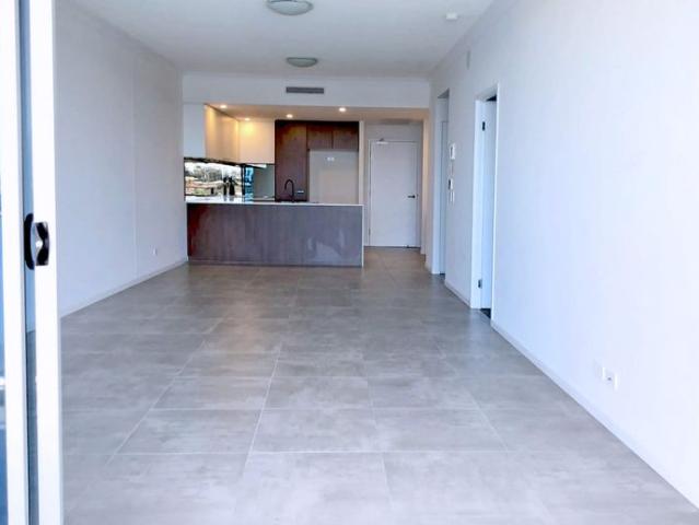 Stunning Water View with 2 Spacious Bedroom in Varsity Lakes