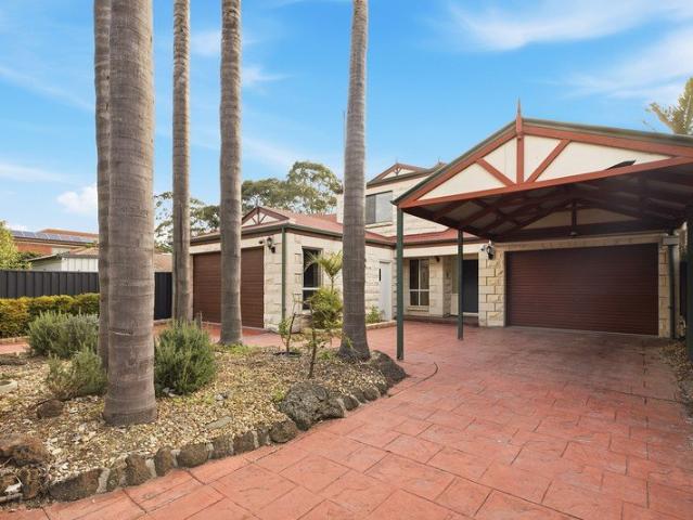 Stunning Waterfront Family Home in Patterson Lakes