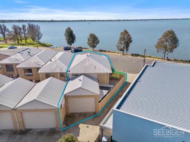 Stunning Waterfront Sophistication Embrace the Lake Life