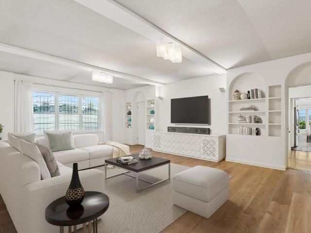Stunning Waterfront Two Storey Apartment with Uninterrupted Harbour Views