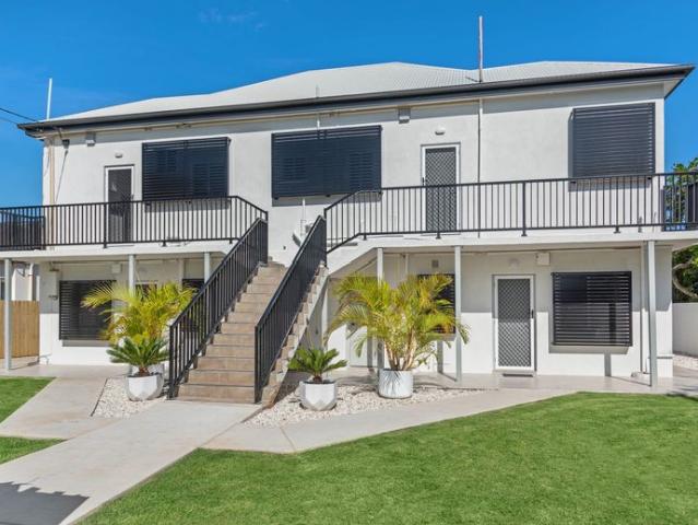Stunning Waterfront 2 Bedroom Apartment with Spectacular Views !