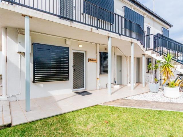 Stunning Waterfront 2 Bedroom Apartment with Spectacular Views !