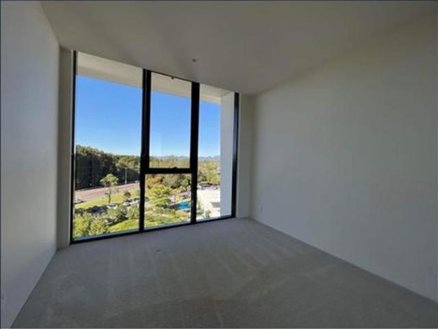 Stunning Waterfront 3 Bedroom Apartment with Breathtaking Views