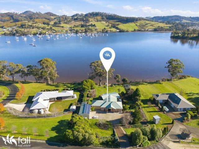 STUNNING WATERSIDE LOCATION