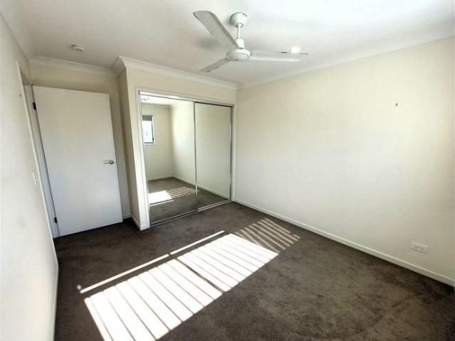 Stunning Waterside Living at 14/2 Waters Close, Hope Island
