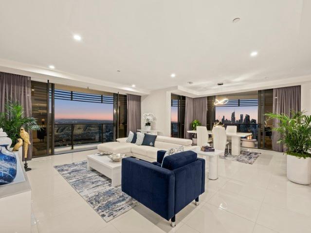 Stunning 'Winter Haven' Luxury Skyhome