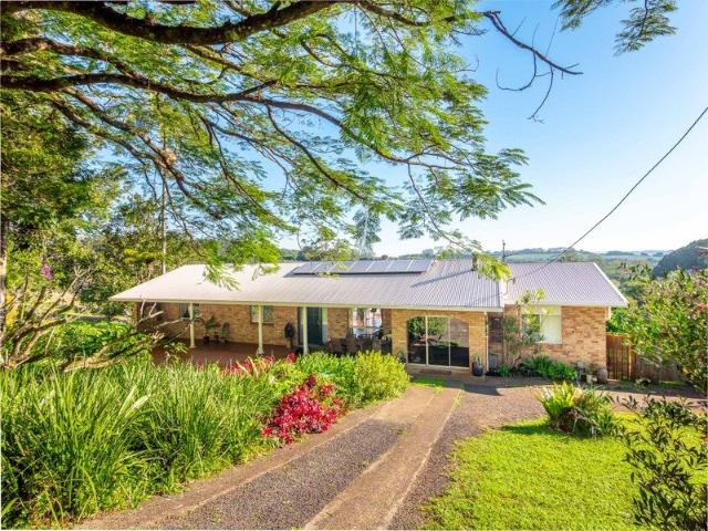 Stunning Acreage Living, moments from Dunoon Village
