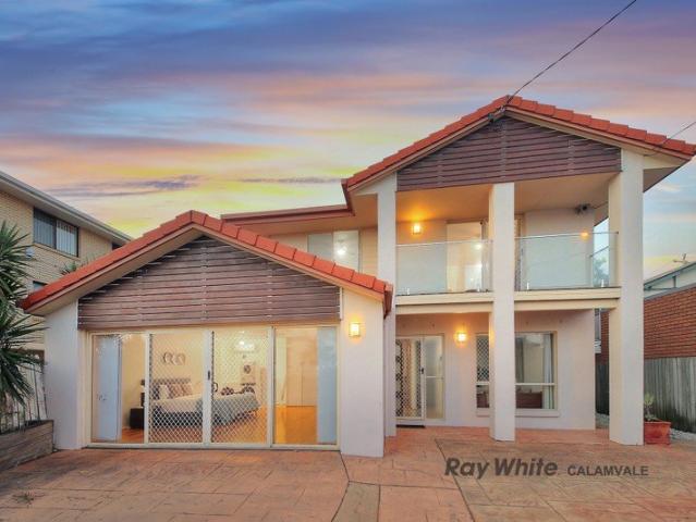 Stunning Absolute Waterfront Family Residence with Panoramic City Views