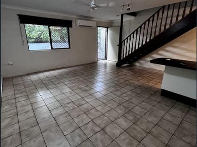 STUNNING AND COZY 2 BEDROOM TOWNHOUSE IN PRIME LOCATION