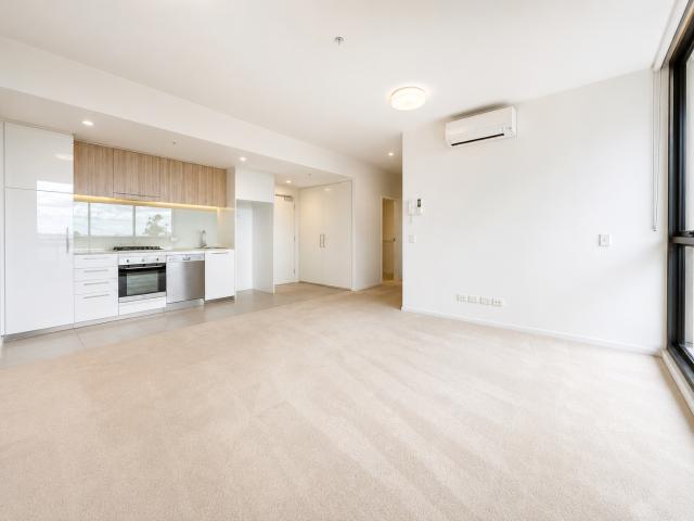 Stunning and luxury 1 bedroom apartment in the heart of Hurstville!
