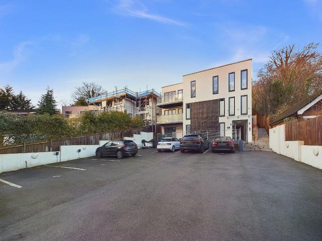 Stunning and Modern Two bedroom Flat to Rent in Southill Road, Chislehurst