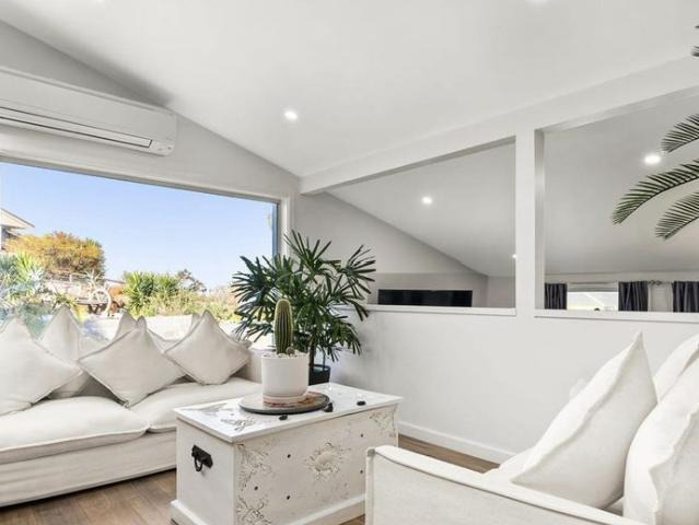 Stunning and Modern 3 Bedroom Home in Tranquil Location! AVAILABLE NOW !