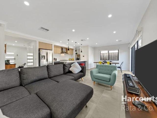 Stunning and Modern 4 Bedroom Home in Mickleham!