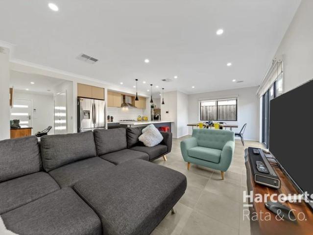 Stunning and Modern 4 Bedroom Home in Mickleham!