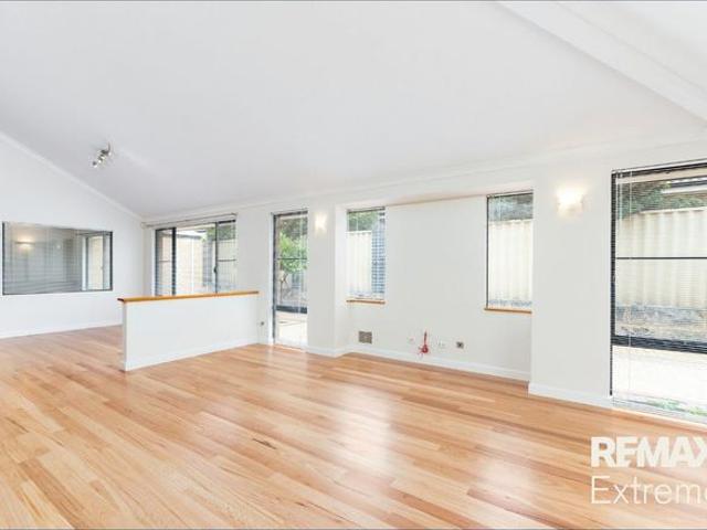 STUNNING AND SPACIOUS FAMILY HOME!