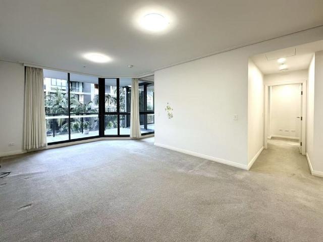 Stunning and Spacious Two bedrooms apartment!