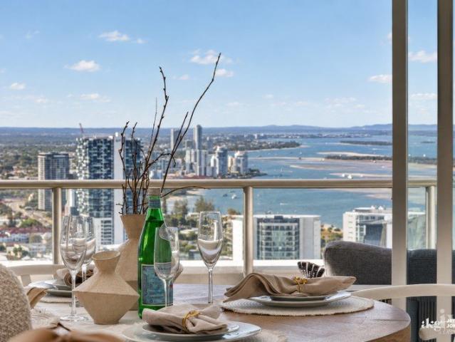 STUNNING AND SPACIOUS UNIT NORTH FACING 2 BEDROOM 2 BATHROOM + STUDY WITH A FANTASTIC VIEW PROFESSIONALLY PAINTED AND READY TO GO !