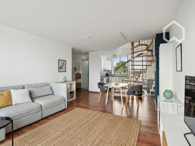 Stunning and sunny maisonette loft, underground parking space included, Berlin Amsterdam Apartments for Rent