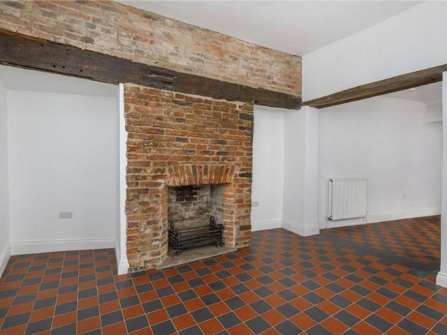 Stunning and unique three bedroom unfurnished maisonette with a spacious south facing roof terrace and views of York Minster within easy walking distance of the City Centre, Railway Station, York Hospital, excellent primary and secondary schools