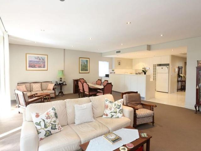 'STUNNING APARMENT IN CENTRAL LOCATION'