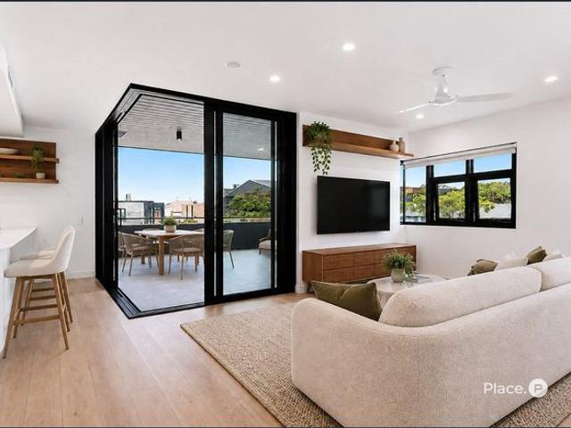 Stunning Apartment in Amazing Complex with Pool, Gym & Rooftop Views