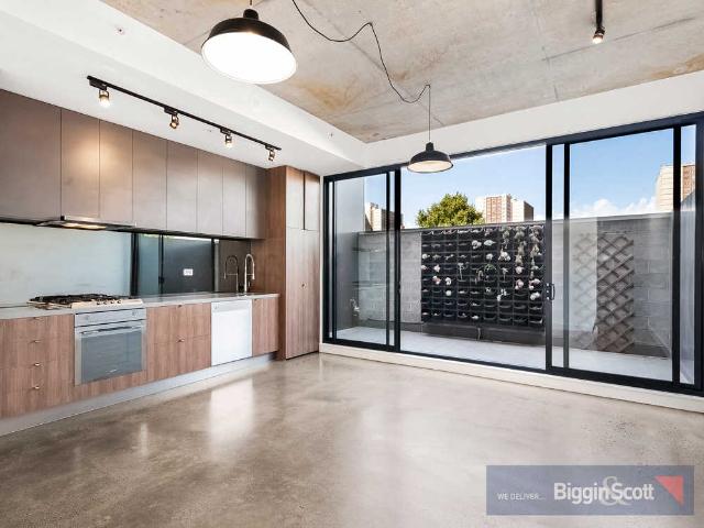 STUNNING APARTMENT IN GREAT LOCATION!