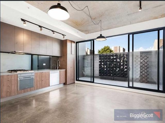 STUNNING APARTMENT IN GREAT LOCATION!
