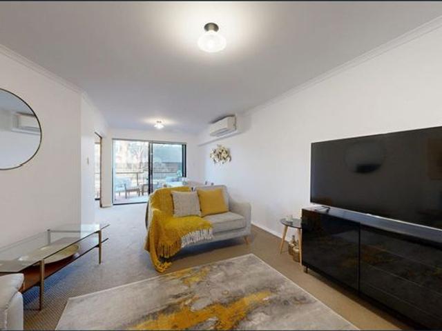 STUNNING APARTMENT IN PRIME WEST PERTH LOCATION