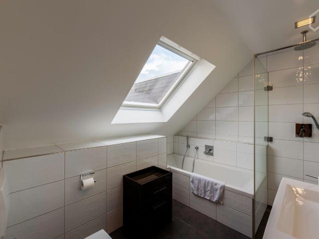 Stunning apartment in the middle of Cologne incl. balcony and sun protection, Koln Amsterdam Apartments for Rent