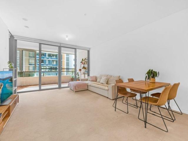 Stunning Apartment Located in Sought After Complex