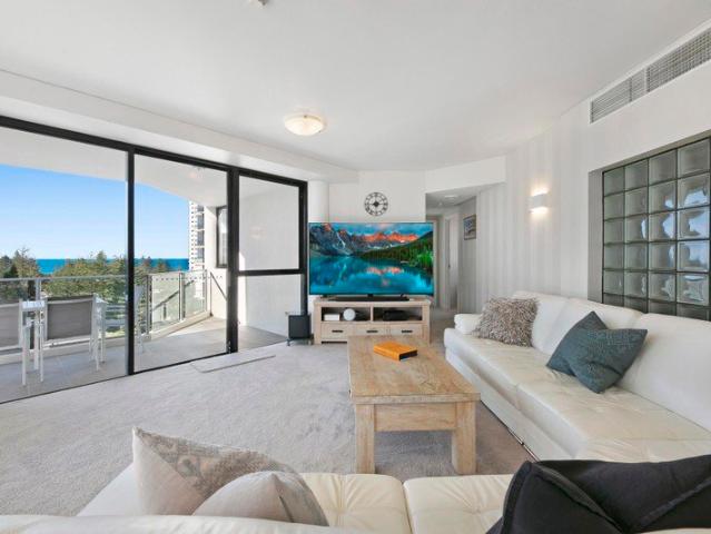 Stunning Apartment Whole Floor Two Car Spaces
