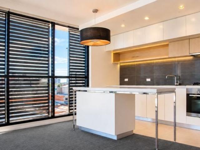 STUNNING APARTMENT WITH AMAZING VIEWS!