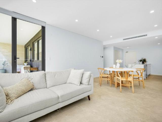 Stunning Apartment with study Nook