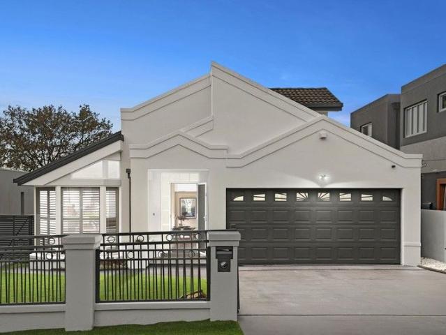 STUNNING ARCHITECTURALLY DESIGNED LIVING