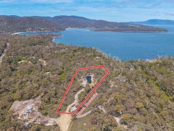 House for sale in Eggs and Bacon Bay - Cellar